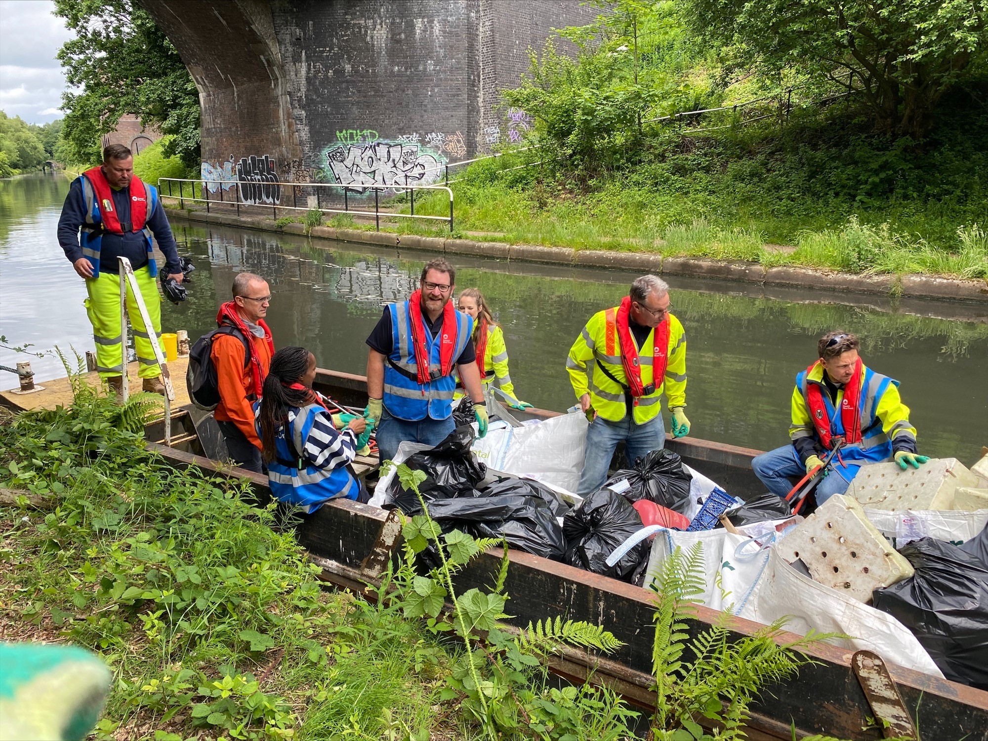 enfinium Kelvin partners with Canal & River Trust to clean up local canal